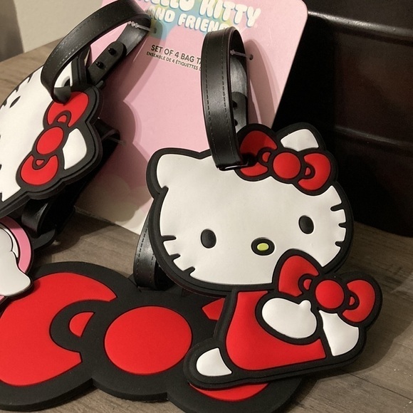 FINAL SALE! NWT! HELLO KITTY & FRIENDS SET OF 4 LUGGAGE TAGS - Picture 4 of 14